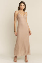 Load image into Gallery viewer, HD0281 V-NECK MIDI DRESS
