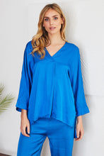 Load image into Gallery viewer, 19.1608 SATIN OVERSIZED BLOUSE
