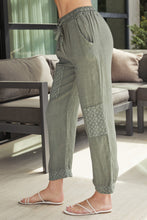 Load image into Gallery viewer, 12202 ARMY GREEN LINEN PANTS
