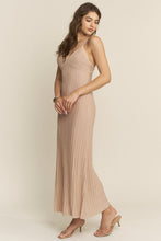 Load image into Gallery viewer, HD0281 V-NECK MIDI DRESS
