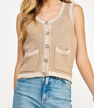 Load image into Gallery viewer, CROCHET CONTRAST VEST
