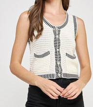 Load image into Gallery viewer, CROCHET CONTRAST VEST
