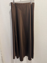 Load image into Gallery viewer, 3390 MAXI SKIRT
