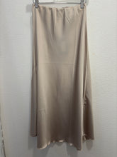 Load image into Gallery viewer, 3390 MAXI SKIRT
