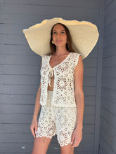 Load image into Gallery viewer, 1125 CROCHET SEQUIN VEST
