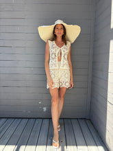 Load image into Gallery viewer, 1125 CROCHET SEQUIN VEST
