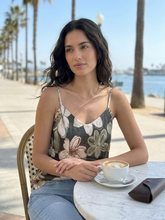 Load image into Gallery viewer, FLORAL SILKY TANK TOP
